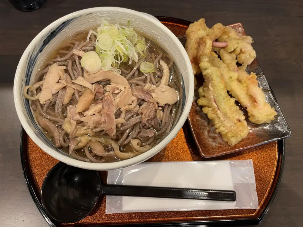 冷たい肉そばとゲソ天