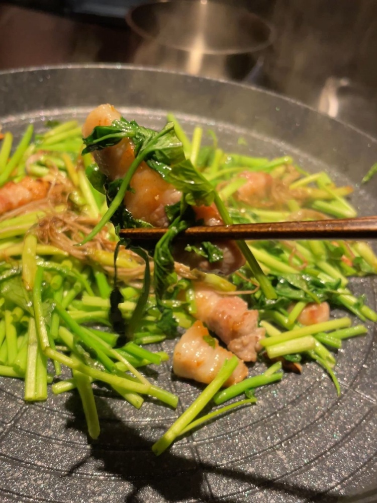 セリとカリカリに豚肉