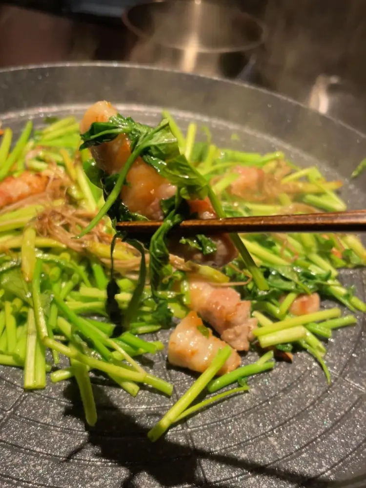 セリとカリカリに豚肉