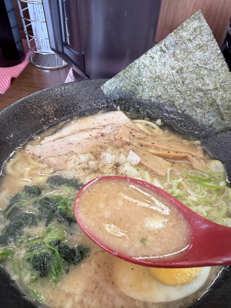 濃厚な豚骨スープ