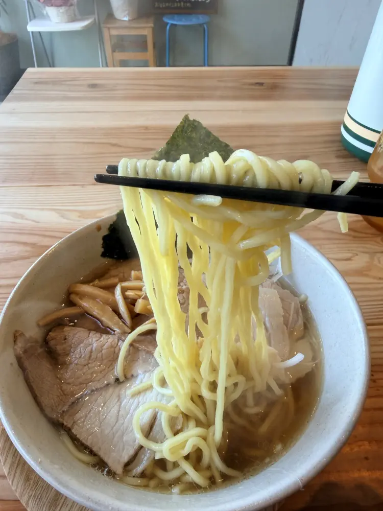ストレートの中太麺