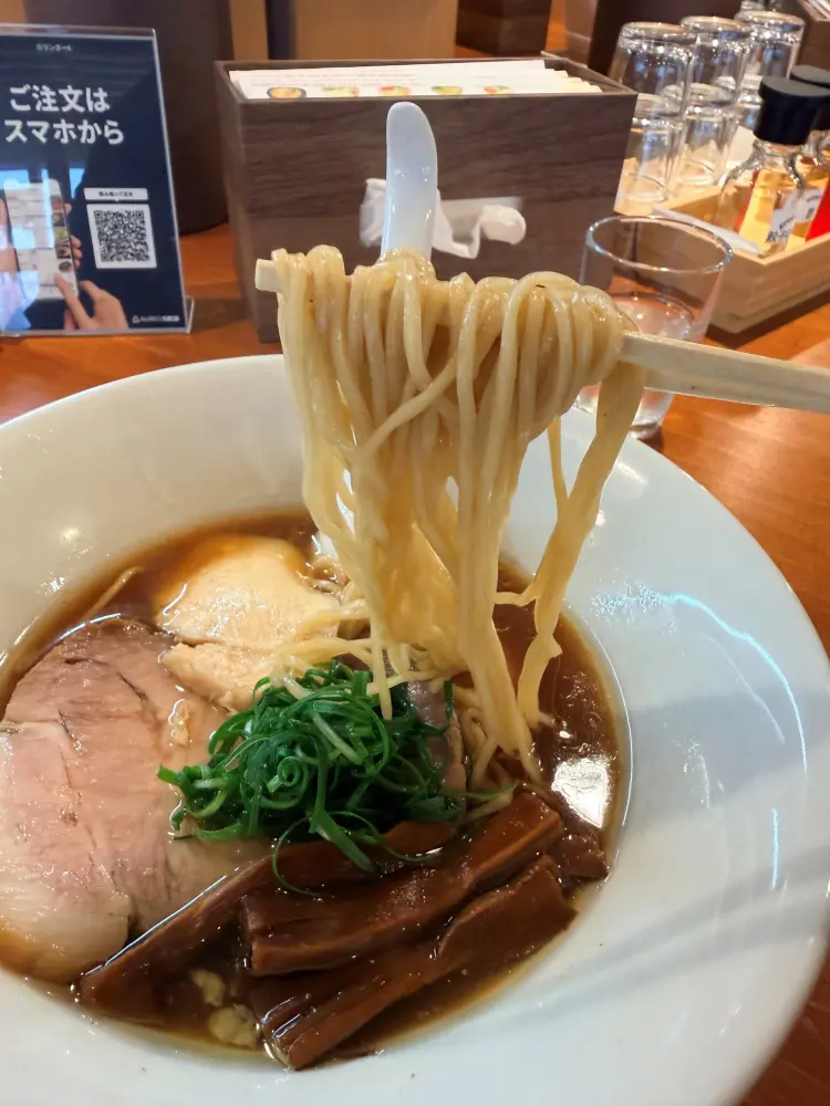 ストレートの細麺