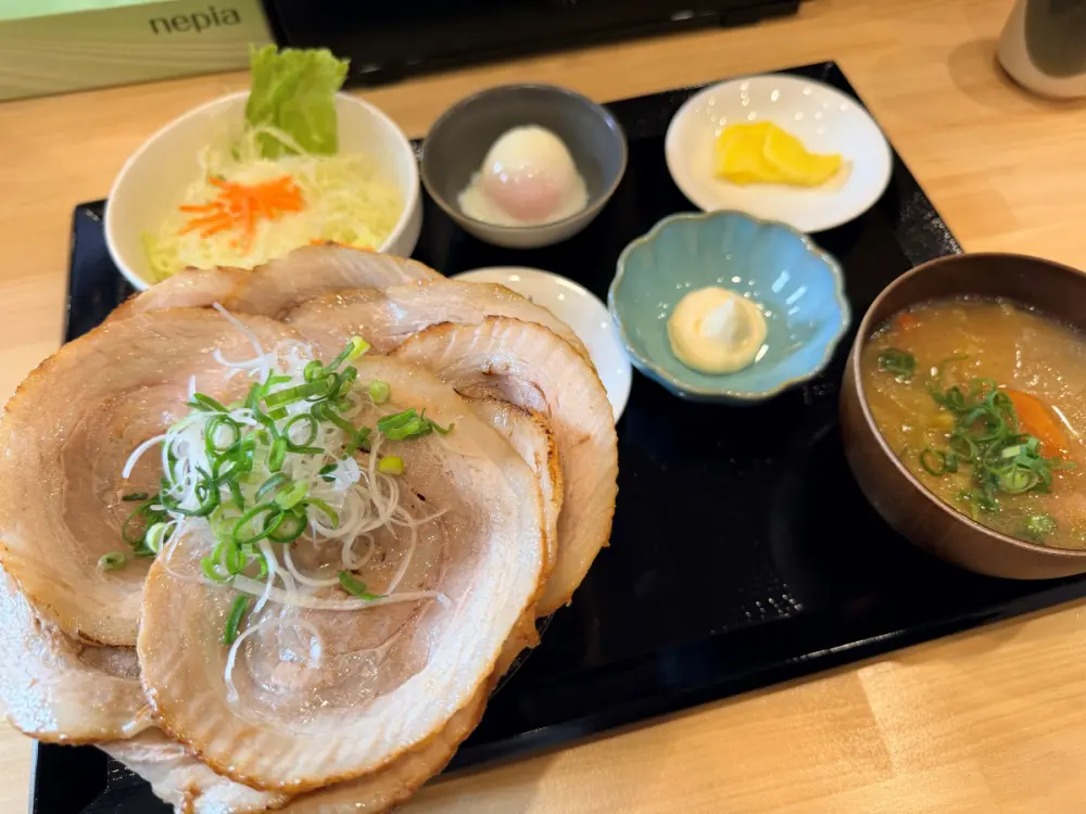 温玉炙りチャーシュー丼