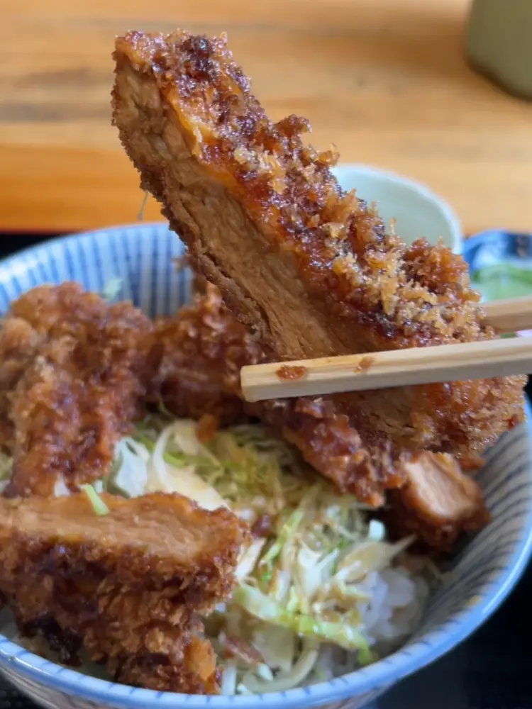 カリッと香ばしいカツ