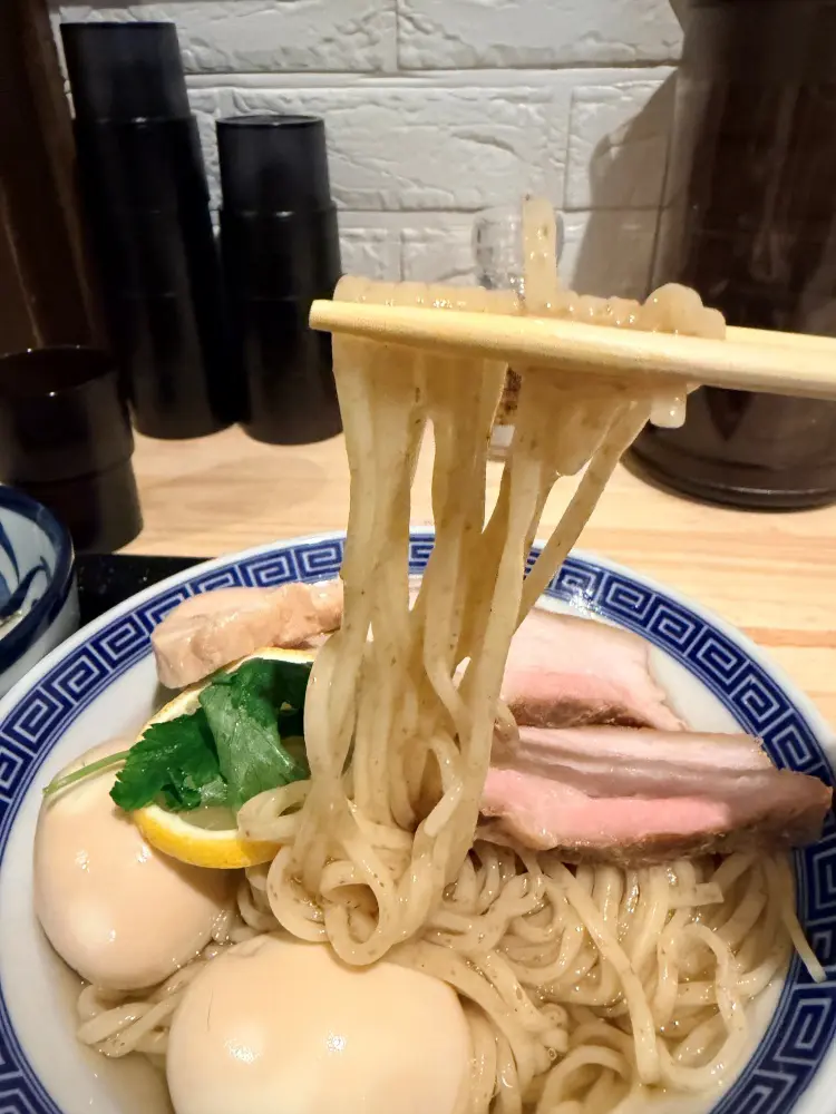 全粒粉入りの麺