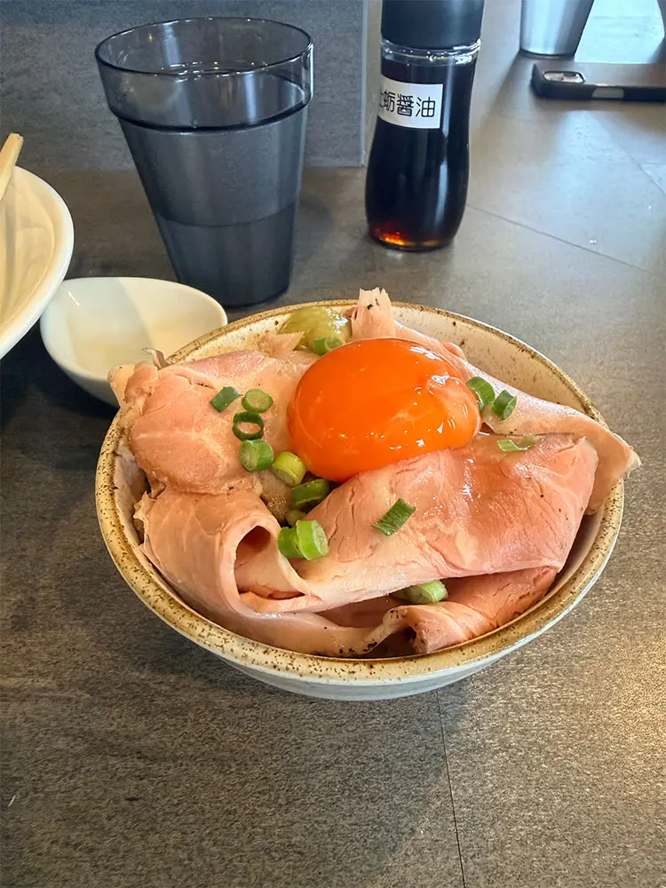 レアチャーシュー丼