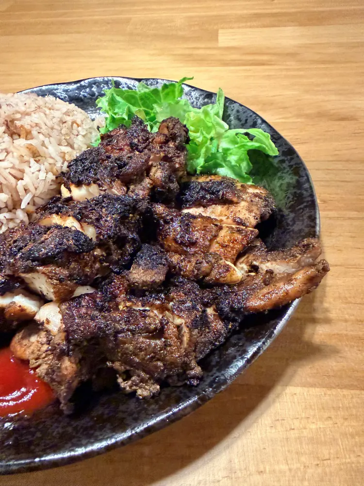 盛りの良いジャークチキン