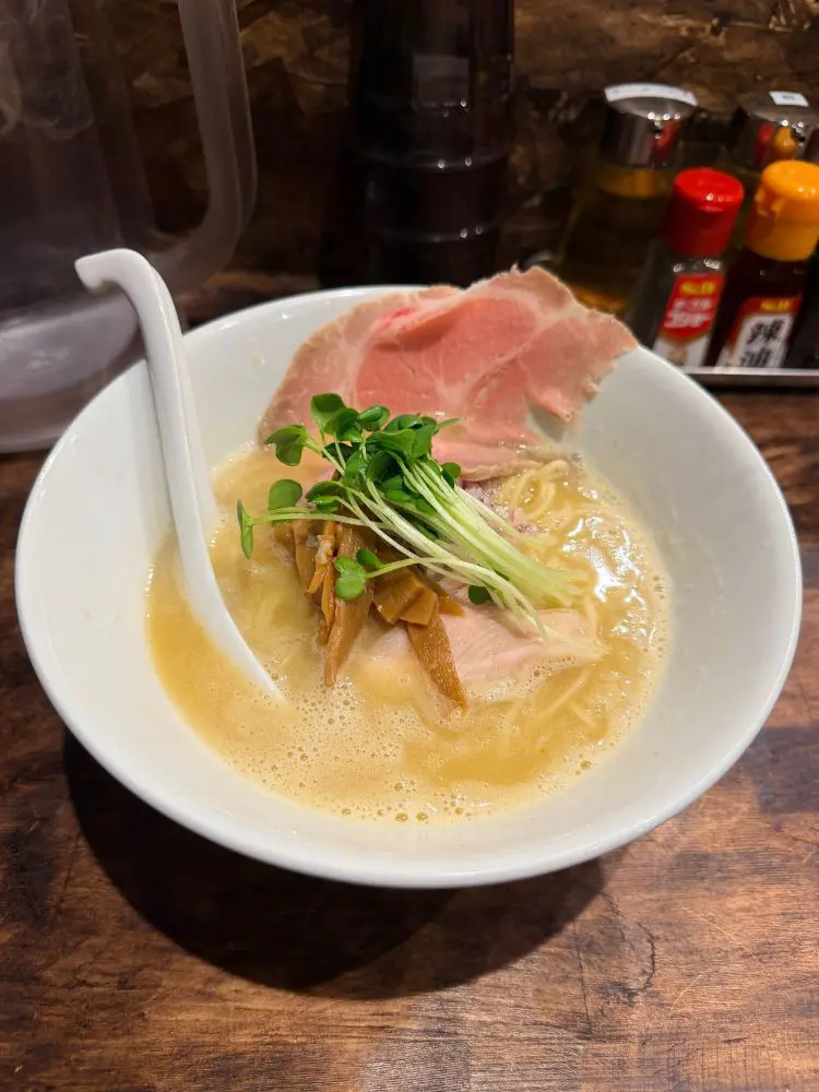 鶏白湯ラーメン塩