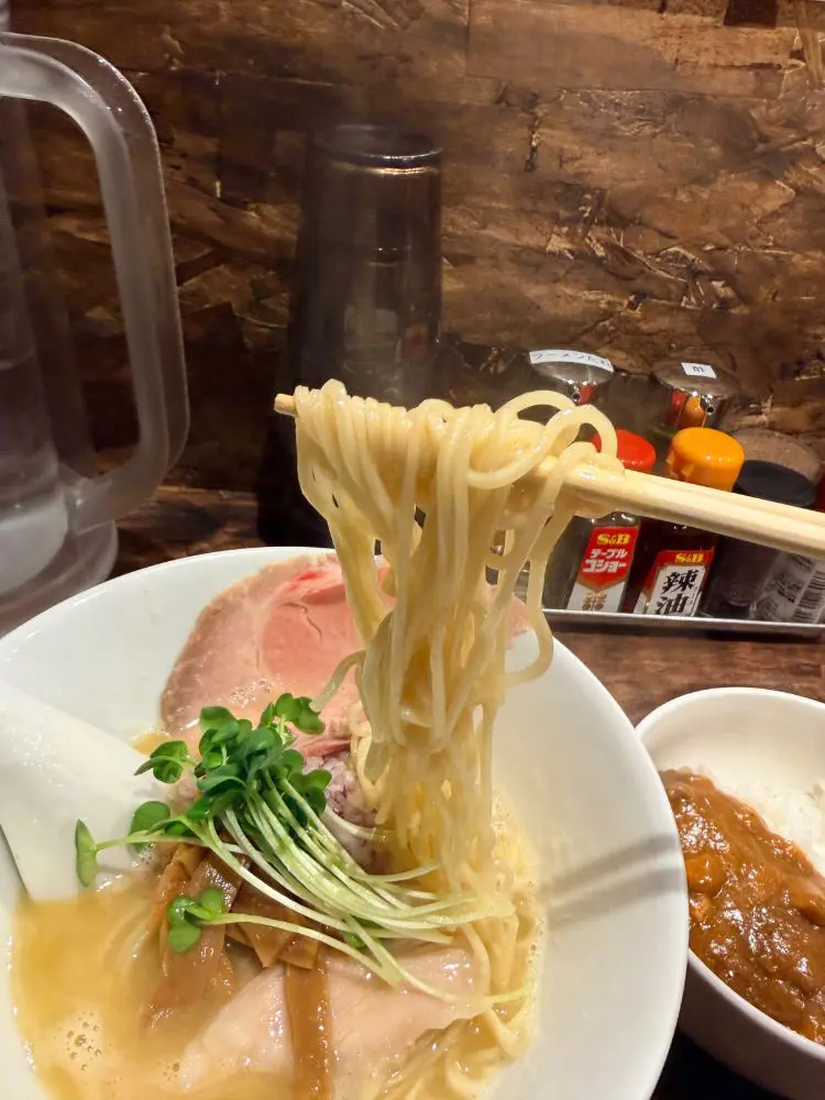 シコシコした細麺