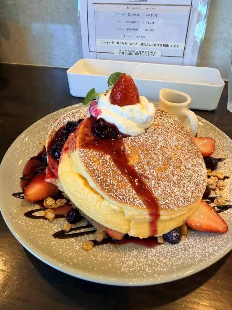苺&ブルーベリーのパンケーキ