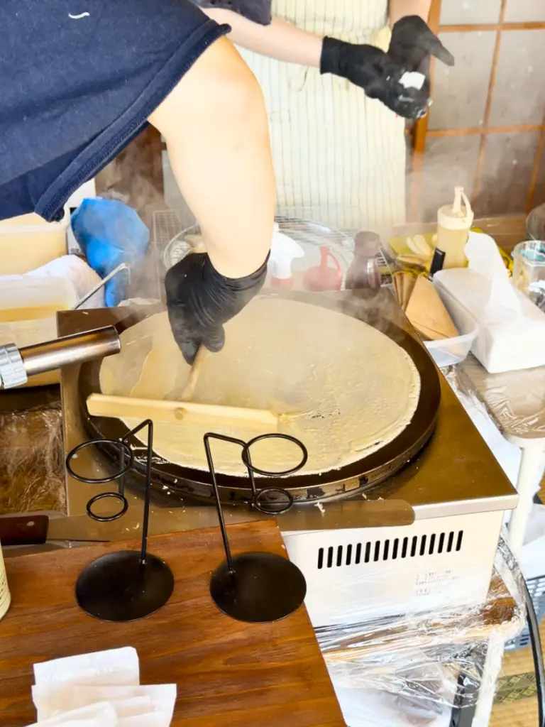 クレープを焼く様子
