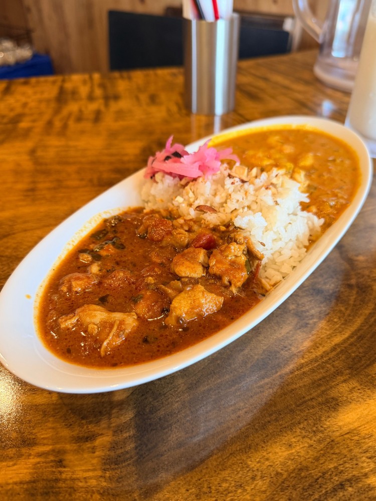 チキンカレーとエビカレー