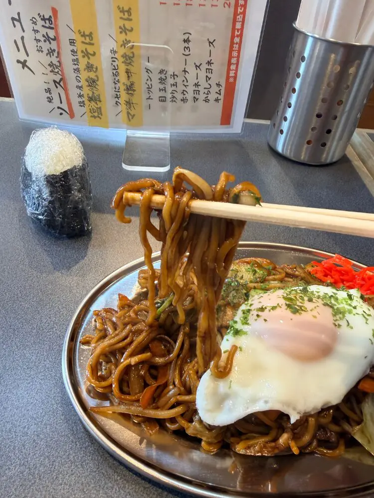 濃厚な焼きそばの麺