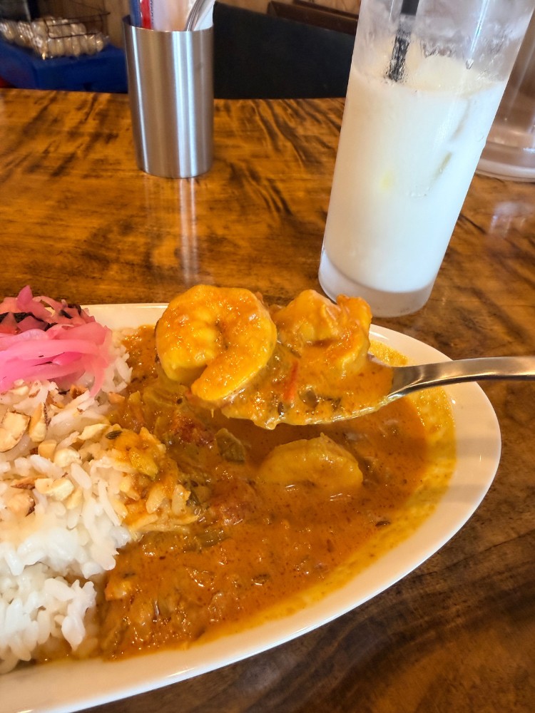 酸味のあるエビカレー