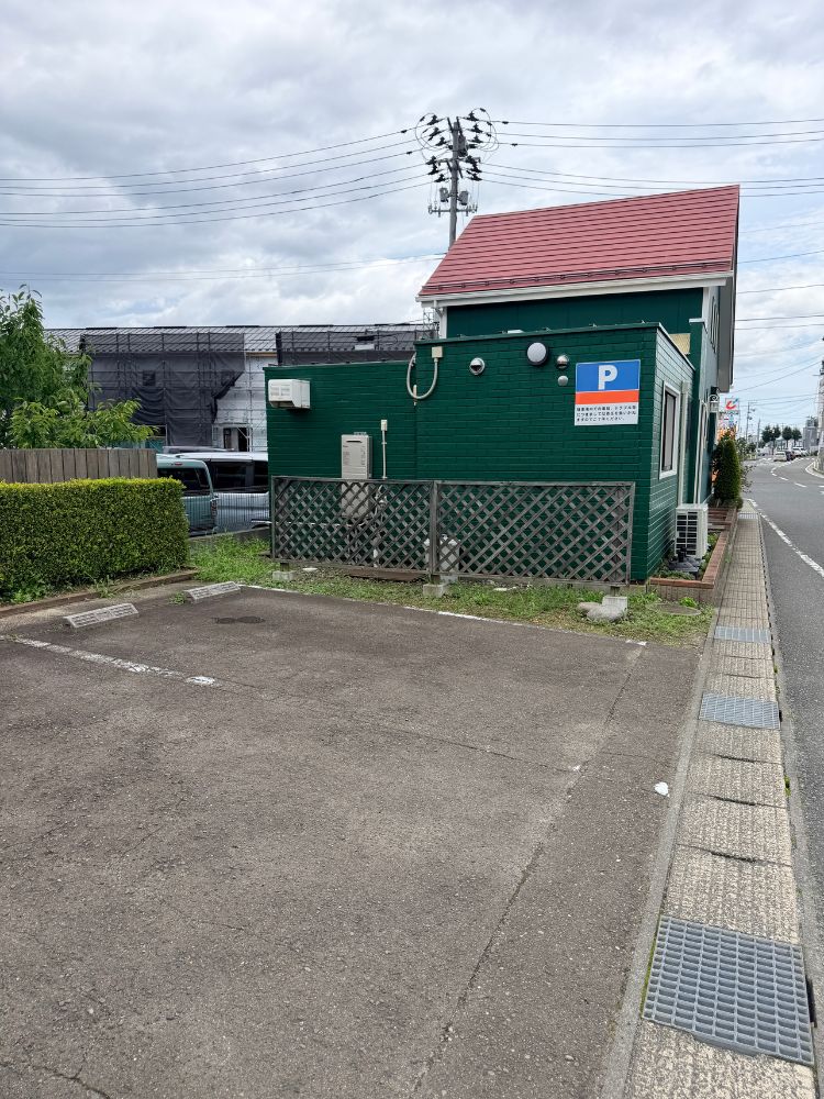 オンジーキッチンの駐車場