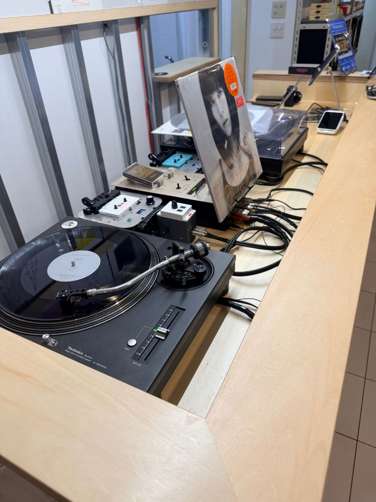 仙台市『Staghorn Records Analog Media Cafe』レコードとカセットが