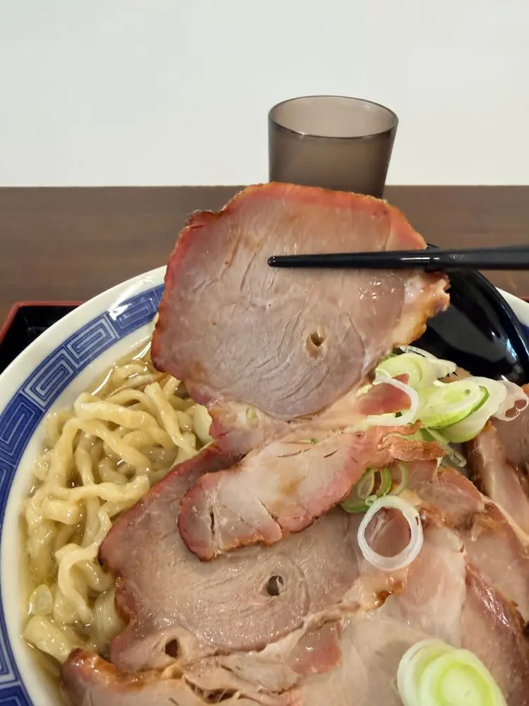 薄切りのチャーシュー