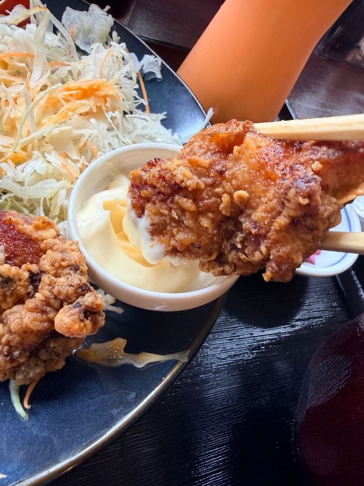 マヨネーズを付けた唐揚げ