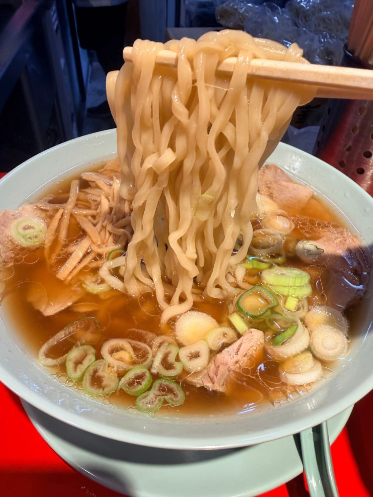 つるつるの中太麺