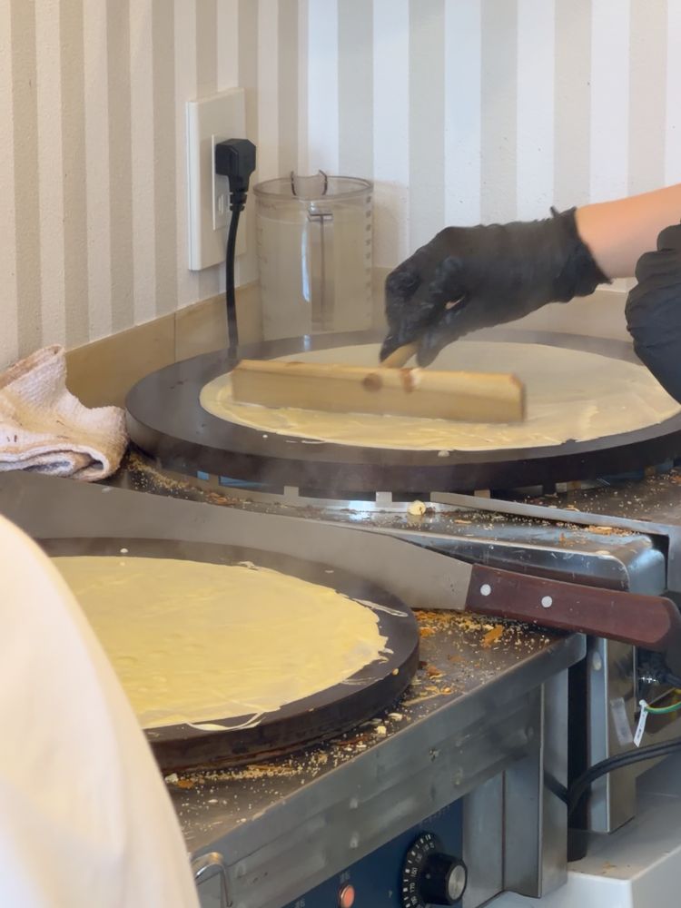 クレープを焼く様子